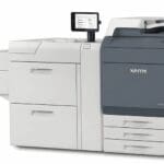 Prensa de producción Xerox® Proficio™ PX300 vista lateral y pantalla